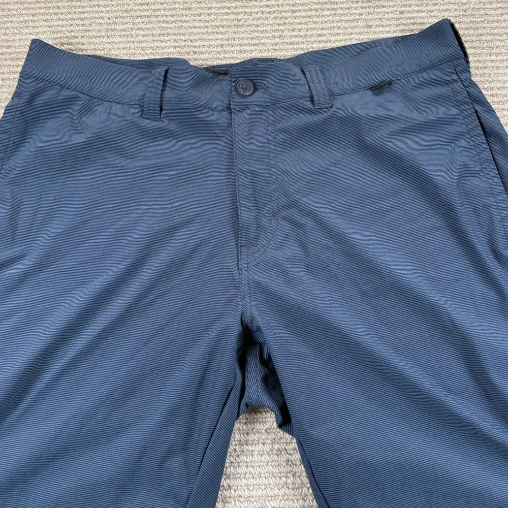 TravisMathew Golf Shorts Mens 34 Blue Micro Stripe Performance Athleisure Preppy
